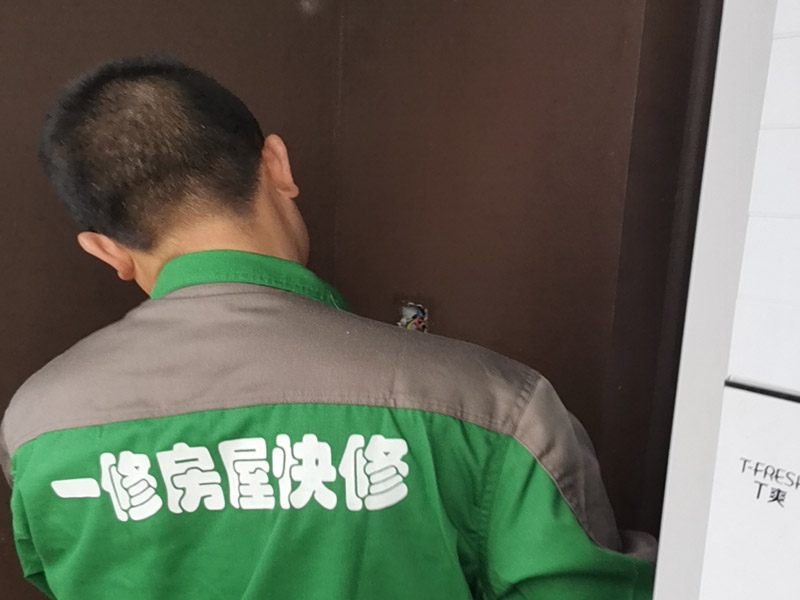 婁底哪家維修公司的師傅技術(shù)好，婁底衣柜推拉門維修要多少錢