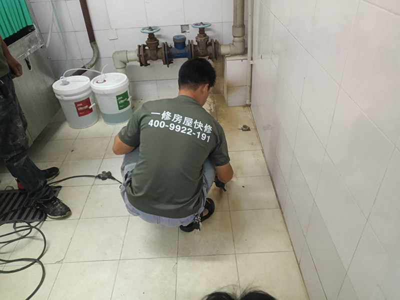 專業換下水管道的師傅，通常是如何操作施工的