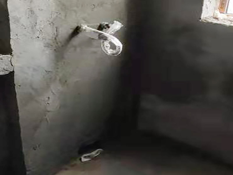 衛(wèi)生間輕微滲水，衛(wèi)生間砸掉重新做防水